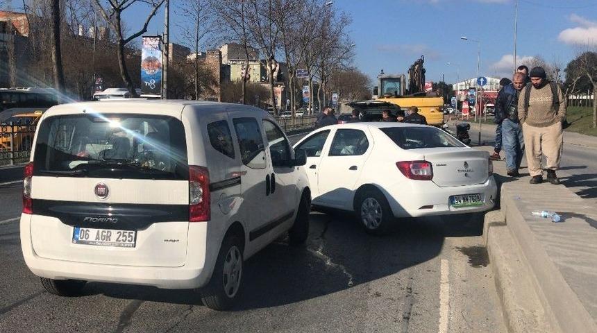 (özel Haber) Şişli’de Otomobil İş Makinesine Çarptı: 1 Yaralı