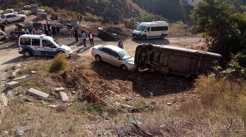 Freni Boşalan Okul Servisi Boş Araziye Devrildi: 5 Yaralı
