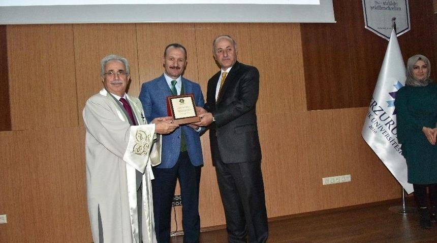 Et&uuml;&rsquo;de Akademik Yıl A&ccedil;ılış T&ouml;reni D&uuml;zenlendi