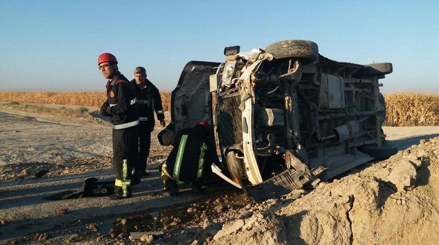 Karaman&rsquo;da İş&ccedil;i Minib&uuml;s&uuml; Devrildi: 14 Yaralı