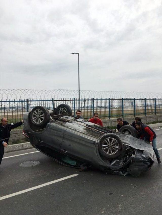 (özel) Takla Atan Aracı, Trafikte Kalan Sürücüler Düze Çevirdi