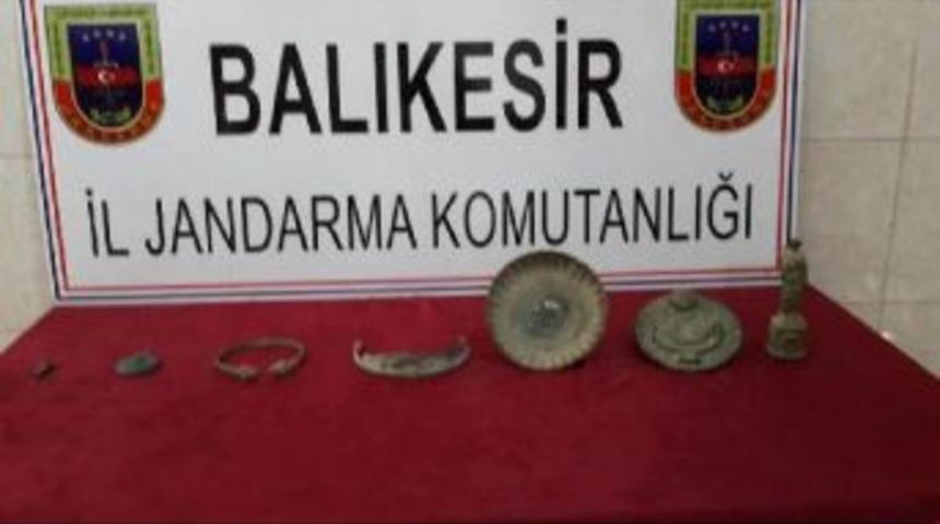 Balıkesir'de Yol Kontrol&uuml;nde Tarihi Eser Ele Ge&ccedil;irildi