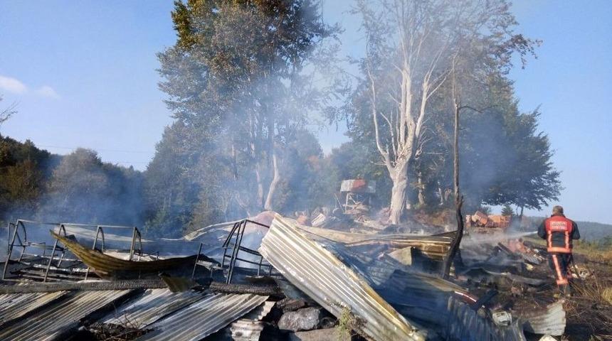 Yaylada &Ccedil;ıkan Yangında Ahşap Ev K&uuml;l Oldu