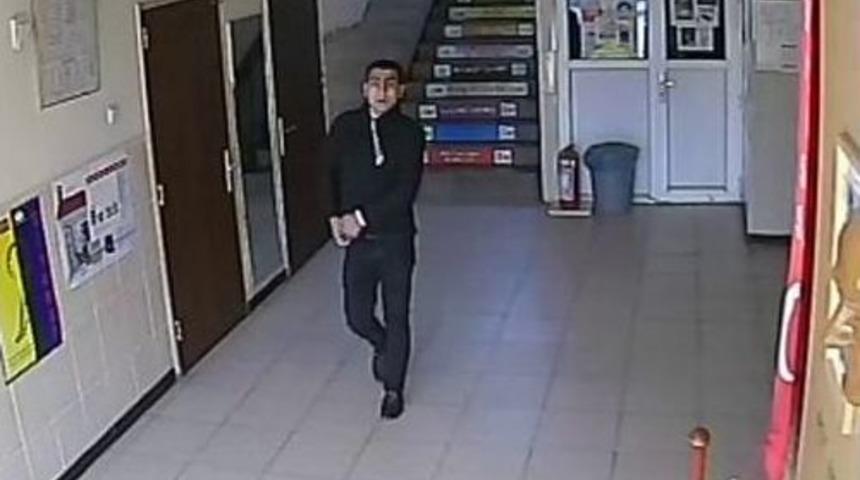 Okulda Basket Oynayıp Bilgisayar &Ccedil;aldı