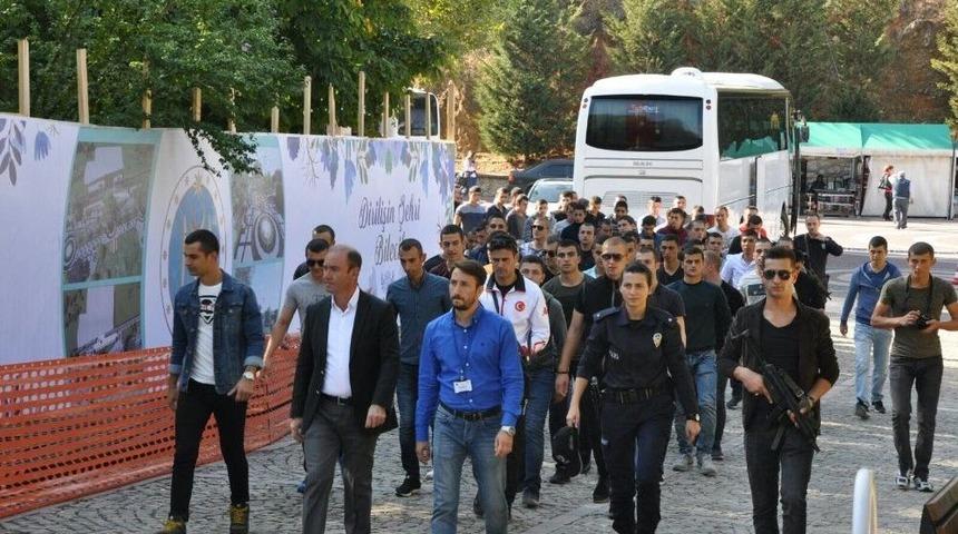 Polis Okulu &Ouml;ğrencilerinden Şeyh Edebali T&uuml;rbesi Ve Osmanlı Padişahları Tarih Şeridini&rsquo;ne Ziyaret