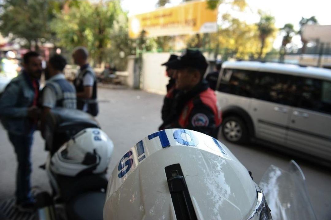 Polisten Okul &Ouml;nlerinde Sıkı Denetim