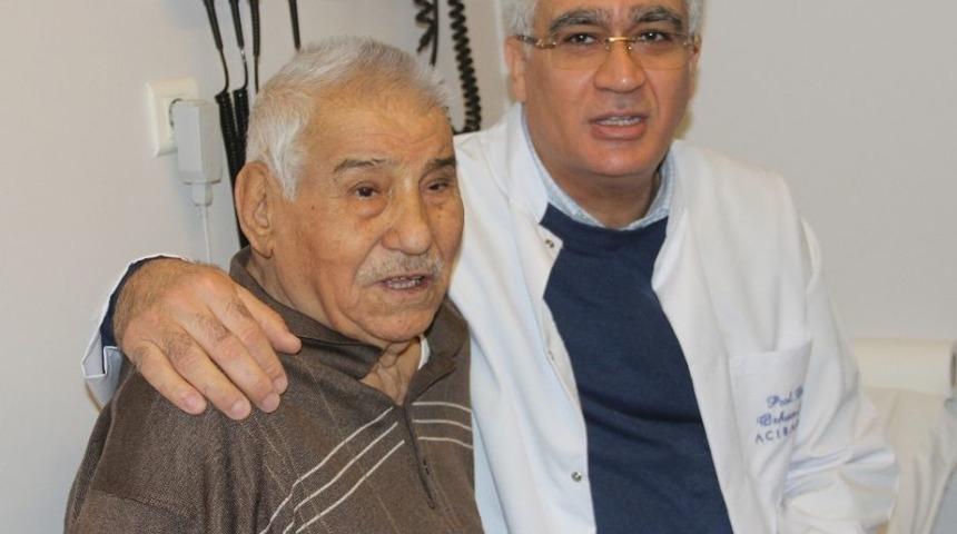 88 Yaşında Ameliyat Oldu, 4 G&uuml;n Sonra Y&uuml;r&uuml;meye Başladı