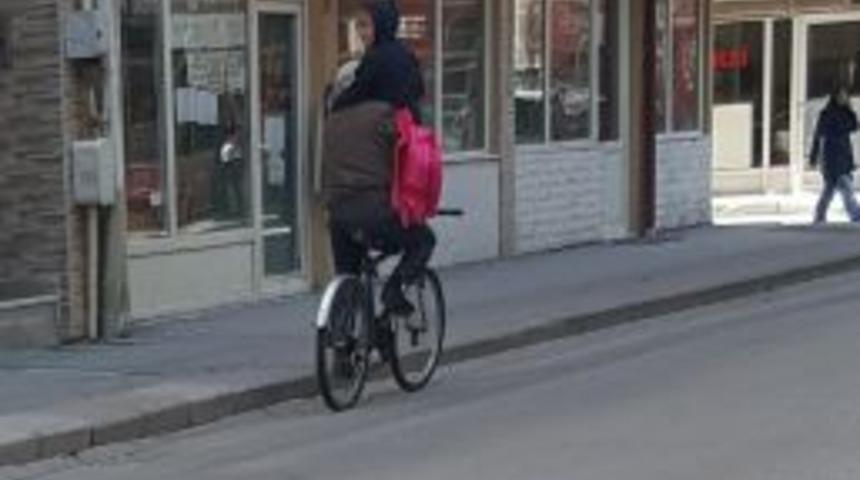 Okul Servisi Değil Bisiklet