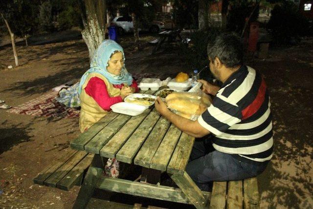 Kirayı Ödeyemeyen Aile Sokağa Atıldı