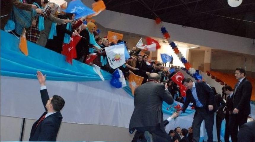 Başbakan Davutoğlu&rsquo;na &Uuml;&ccedil; Dilli Karşılama