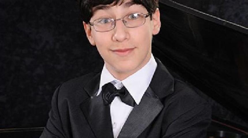 Sağ Eli 35, Sol Eli 14 Yaşında