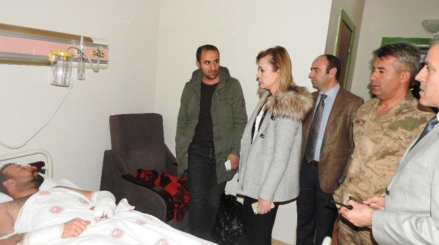 Kaymakam U&ccedil;ar&rsquo;da Yaralılara Ziyaret