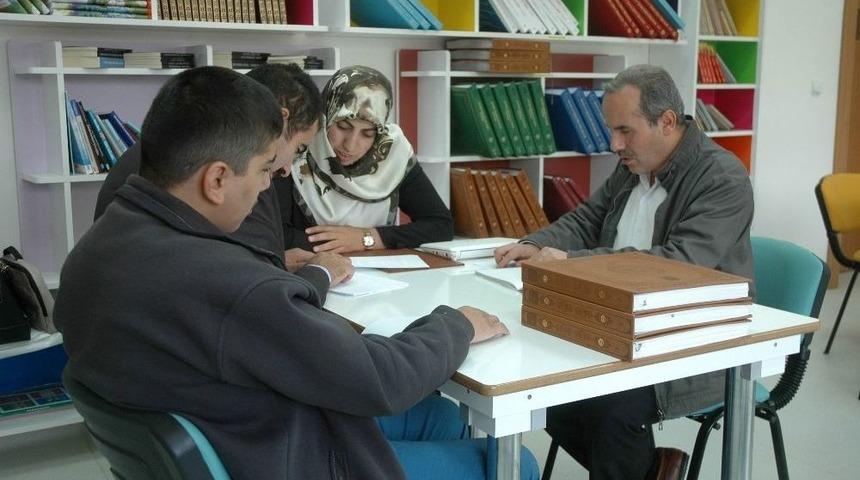 Kur&rsquo;an&rsquo;ı &Ouml;ğrenme Aşkı Engel Tanımadı