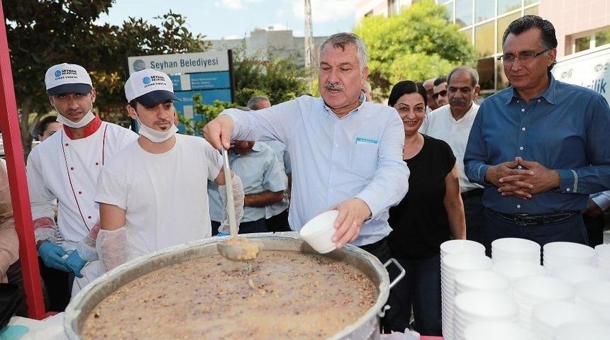 Seyhan Belediyesi, 60 Bin Kişiye Aşure Dağıttı