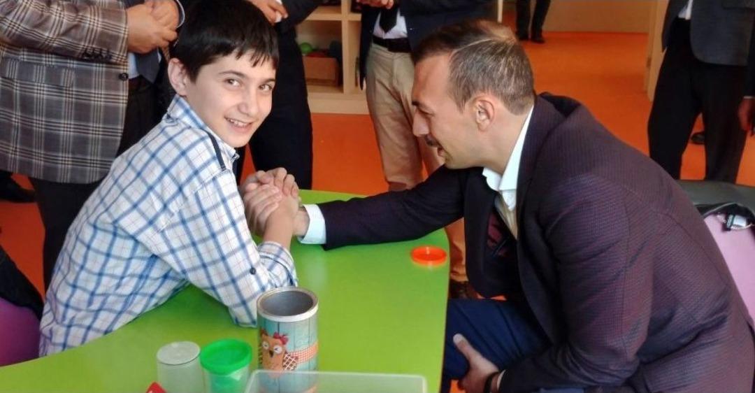 Kaymakam &Ccedil;i&ccedil;ekli&rsquo;den Mental Ve Otizmli &Ccedil;ocuklara Ziyaret