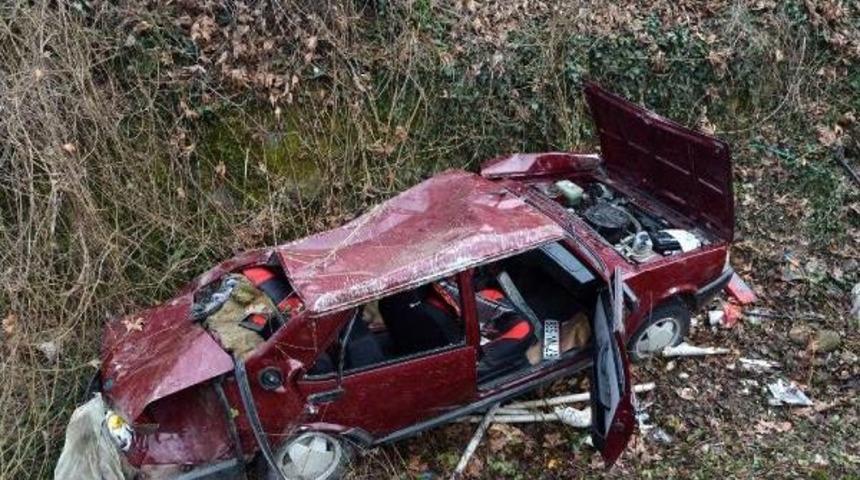 Karab&uuml;k'te Otomobil Tarlaya U&ccedil;tu: 4 Yaralı