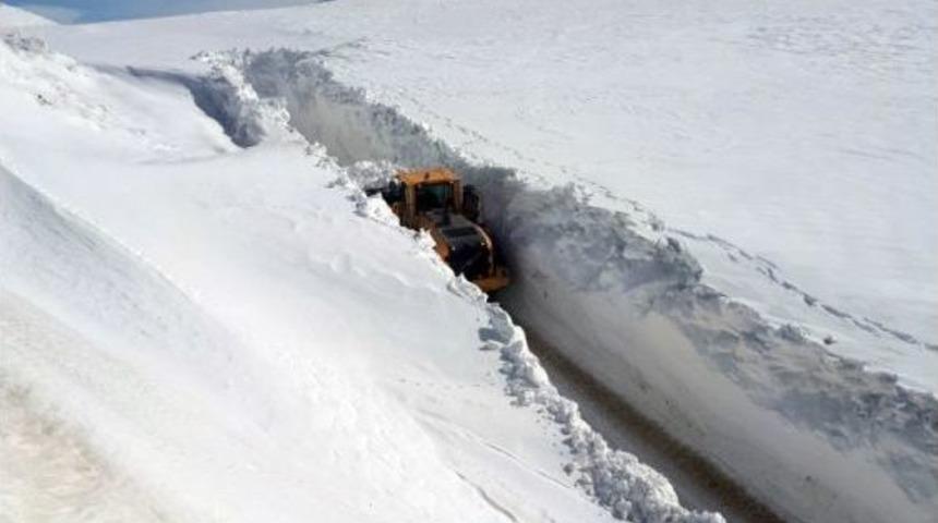 Askeri &Uuml;s B&ouml;lgesinde Karla M&uuml;cadele