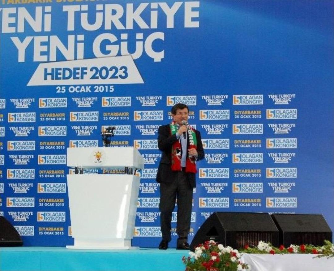 Başbakan Davutoğlu, Diyarbakır&rsquo;dan &Ccedil;&ouml;z&uuml;m S&uuml;recine Sahip &Ccedil;ıkma &Ccedil;ağrısında Bulundu