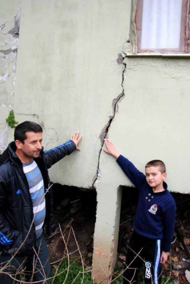 Kumluca'da Evler Heyelan Nedeniyle Boşaltıldı