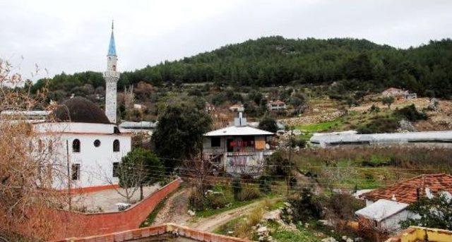 Kumluca'da Evler Heyelan Nedeniyle Boşaltıldı