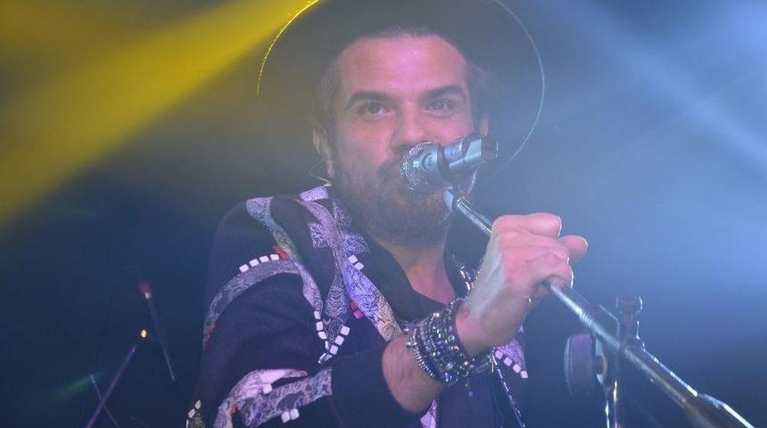 Kenan Doğulu Uludağ’da Gençlere Unutulmaz Bir Konser Verdi