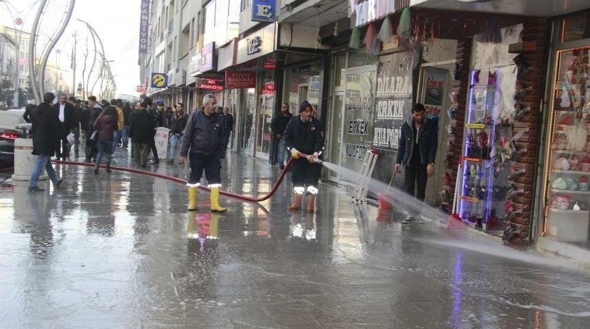 Hakkari’de Cadde Yıkama Çalışması