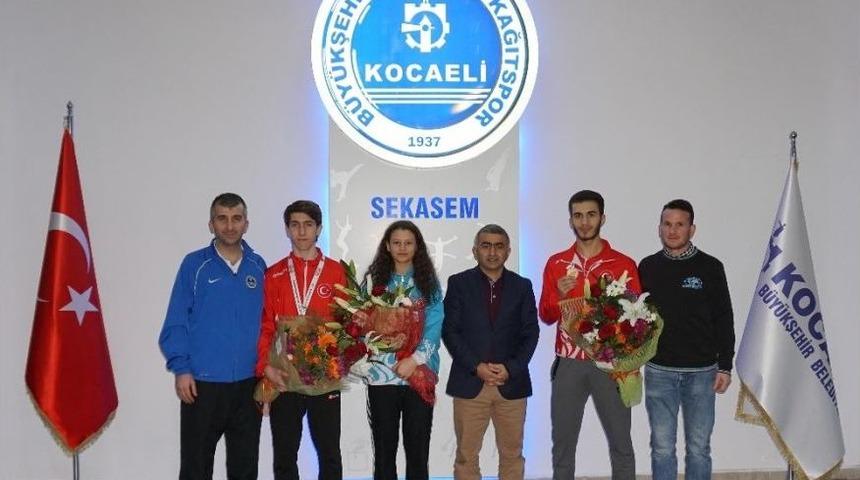 B&uuml;y&uuml;kşehirli Karateciler Rusya&rsquo;dan 3 Bronz Madalya İle D&ouml;nd&uuml;