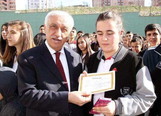 Gaib Anadolu Lisesi’nde İlk Karne Heyecanı