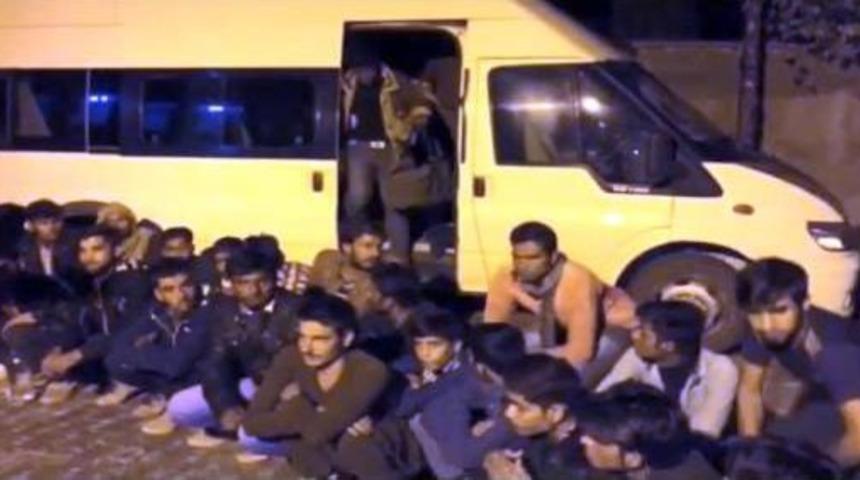 Van'da 14 Kişilik Minib&uuml;sten 54 Ka&ccedil;ak &Ccedil;ıktı