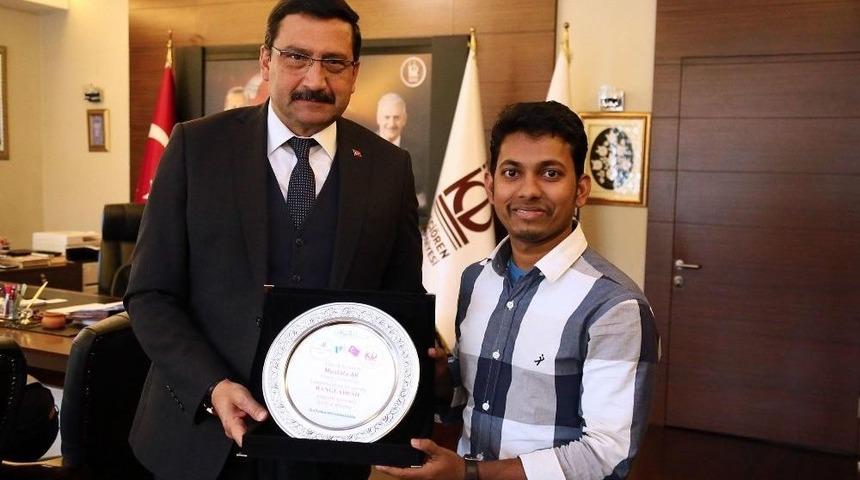 Arakan&rsquo;a Sessiz Kalmayan Başkan Ak&rsquo;a Teşekk&uuml;r Plaketi