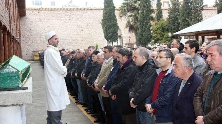 İntihar Eden Avukatın Eşi Toprağa Verildi