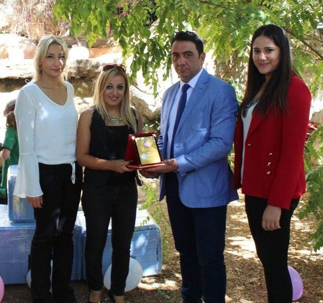 K&uuml;&ccedil;&uuml;k &Ouml;ğrencilerin B&uuml;y&uuml;k Hayvan Sevgisi 1