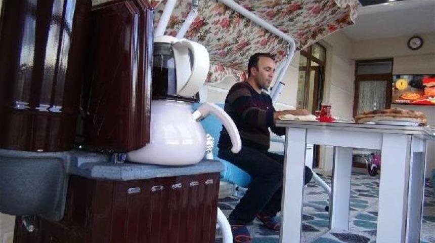 Kars&rsquo;A Kar Yağdı Sobalar Kuruldu