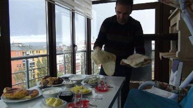 Kars&rsquo;A Kar Yağdı Sobalar Kuruldu 3