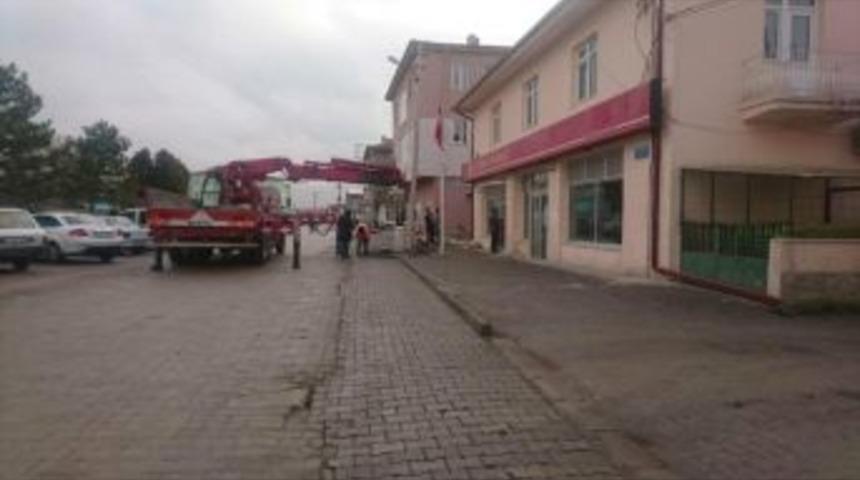 Aslanapa&rsquo;da Elektirk Hatlarını Yer Altına Alma &Ccedil;alışmaları