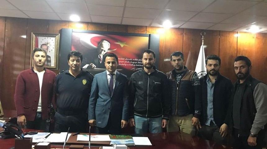 Uzan&rsquo;dan, Polislere Cumhuriyet Altını