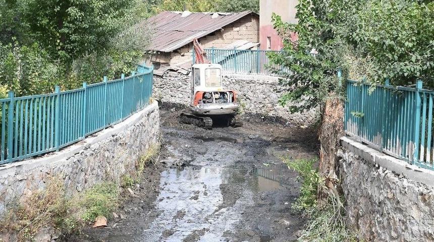 Muş&rsquo;ta Dere Islah &Ccedil;alışması