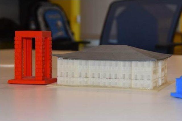 Tarihi Eserlerin Minyat&uuml;rlerini Kendi Yaptıkları 3D Yazıcıdan &Ccedil;ıkardılar 1
