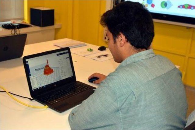 Tarihi Eserlerin Minyat&uuml;rlerini Kendi Yaptıkları 3D Yazıcıdan &Ccedil;ıkardılar 2
