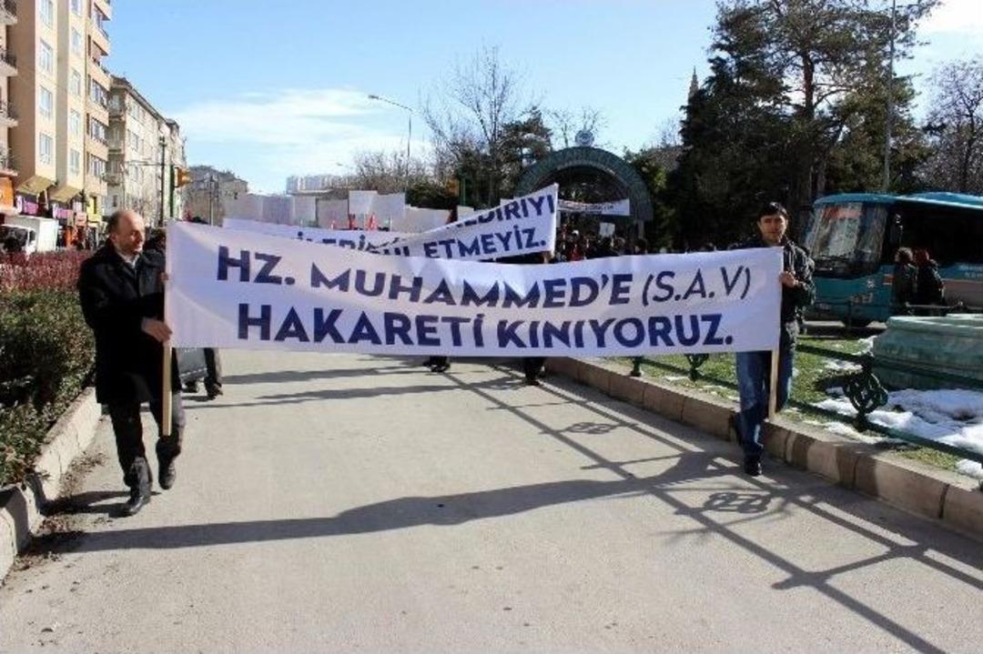 Cami Derneklerinden Charlie Hebdo&rsquo;ya Tepki Y&uuml;r&uuml;y&uuml;ş&uuml;