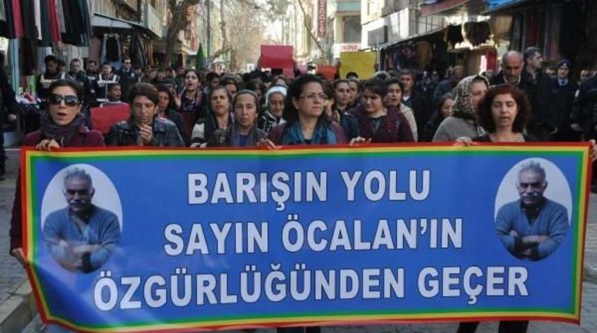 Adıyaman&rsquo;Da Hdp Ve Dbp &Uuml;yelerinden &Ouml;calan I&ccedil;in Imza Kampanyası