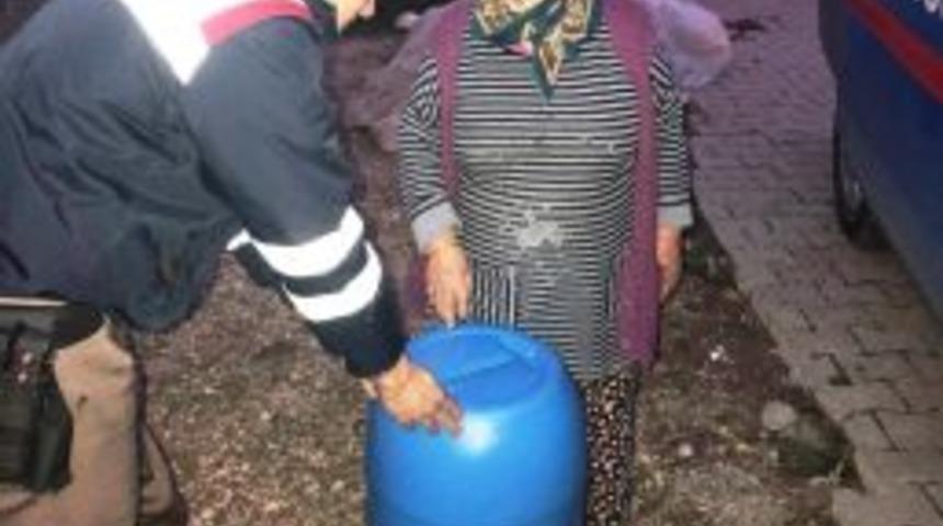 Çalınan Zeytinyağını Geri Getiren Jandarmaya Teşekkür Etti