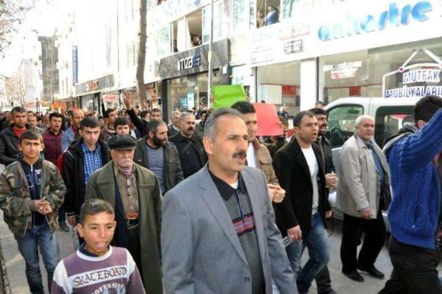 Adıyaman’Da Hdp Ve Dbp Üyelerinden Öcalan Için Imza Kampanyası