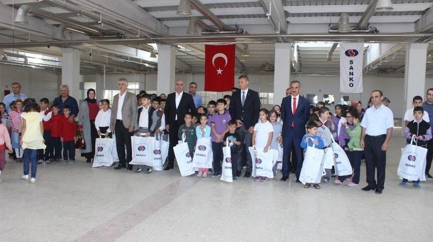 Adıyaman&rsquo;da Bin &Ouml;ğrenciye Kıyafet Yardımı