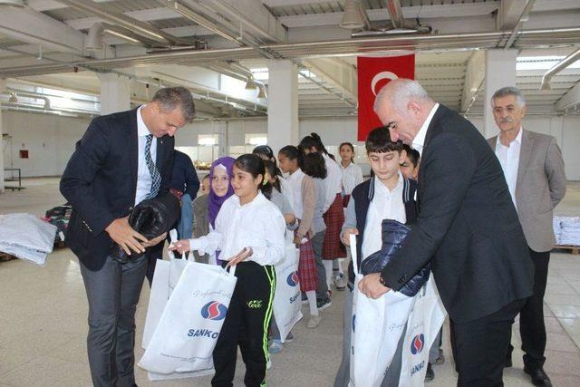 Adıyaman&rsquo;da Bin &Ouml;ğrenciye Kıyafet Yardımı 2
