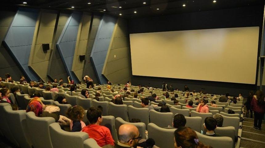 Diyarbakır&rsquo;da &Uuml;cretsiz Sinema G&uuml;nleri Devam Ediyor