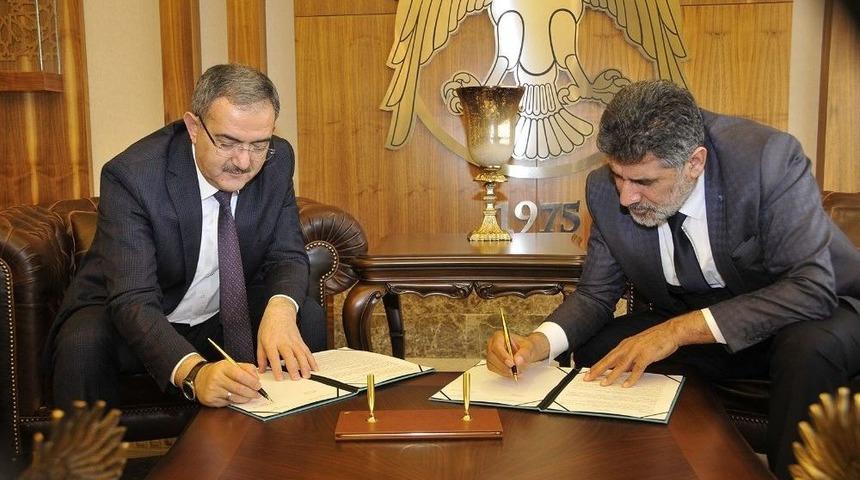 Sel&ccedil;uk &Uuml;niversitesinde 1. Konya Kitap Fuarı İ&ccedil;in Protokol İmzalandı