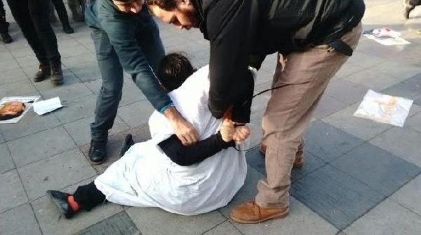 &Ccedil;ocuk &Ouml;l&uuml;mlerine Protestoya G&ouml;zaltı