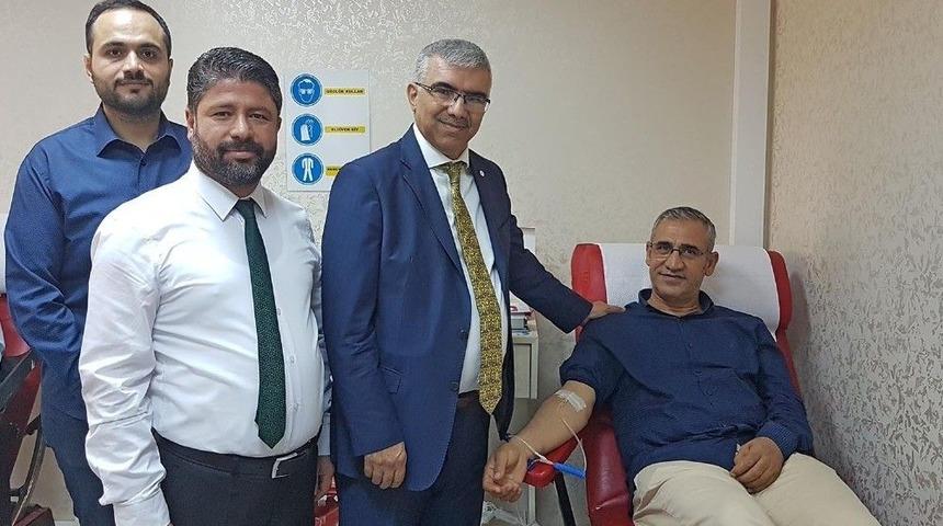 Beyazay Derneği&rsquo;nden Kızılay&rsquo;a Kan Ve K&ouml;k H&uuml;cre Bağışı