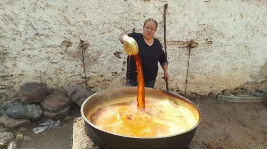 Üzüm Rekoltesi Düştü, Pekmez Fiyatı Yükseldi